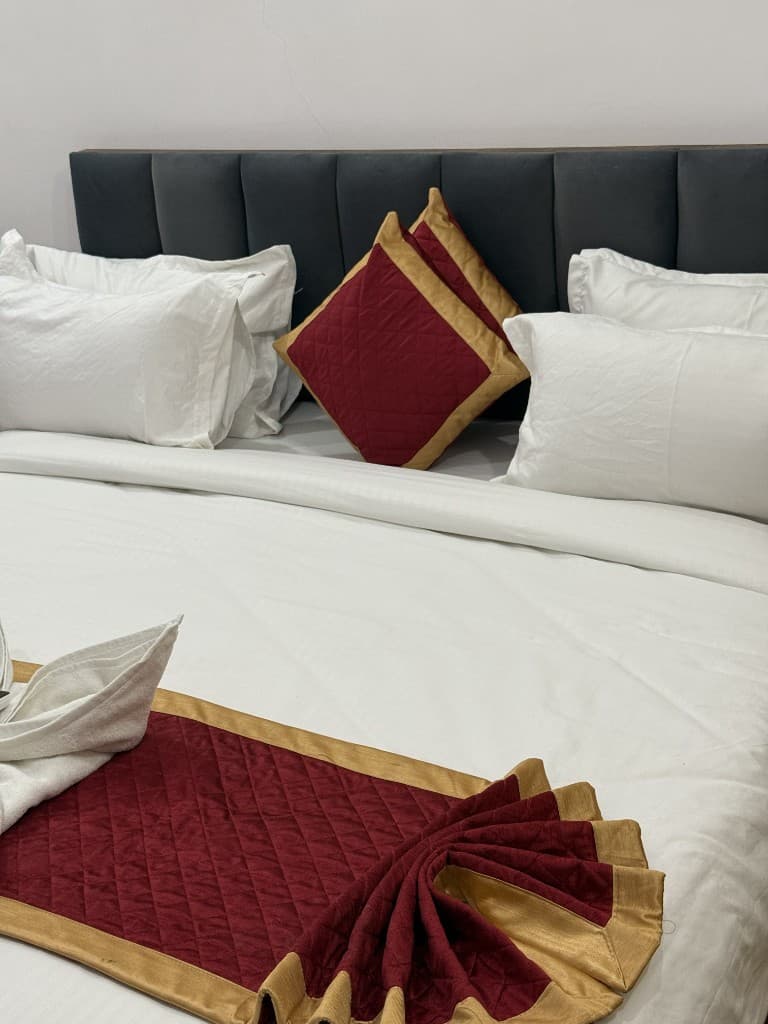 Deluxe room bed setup